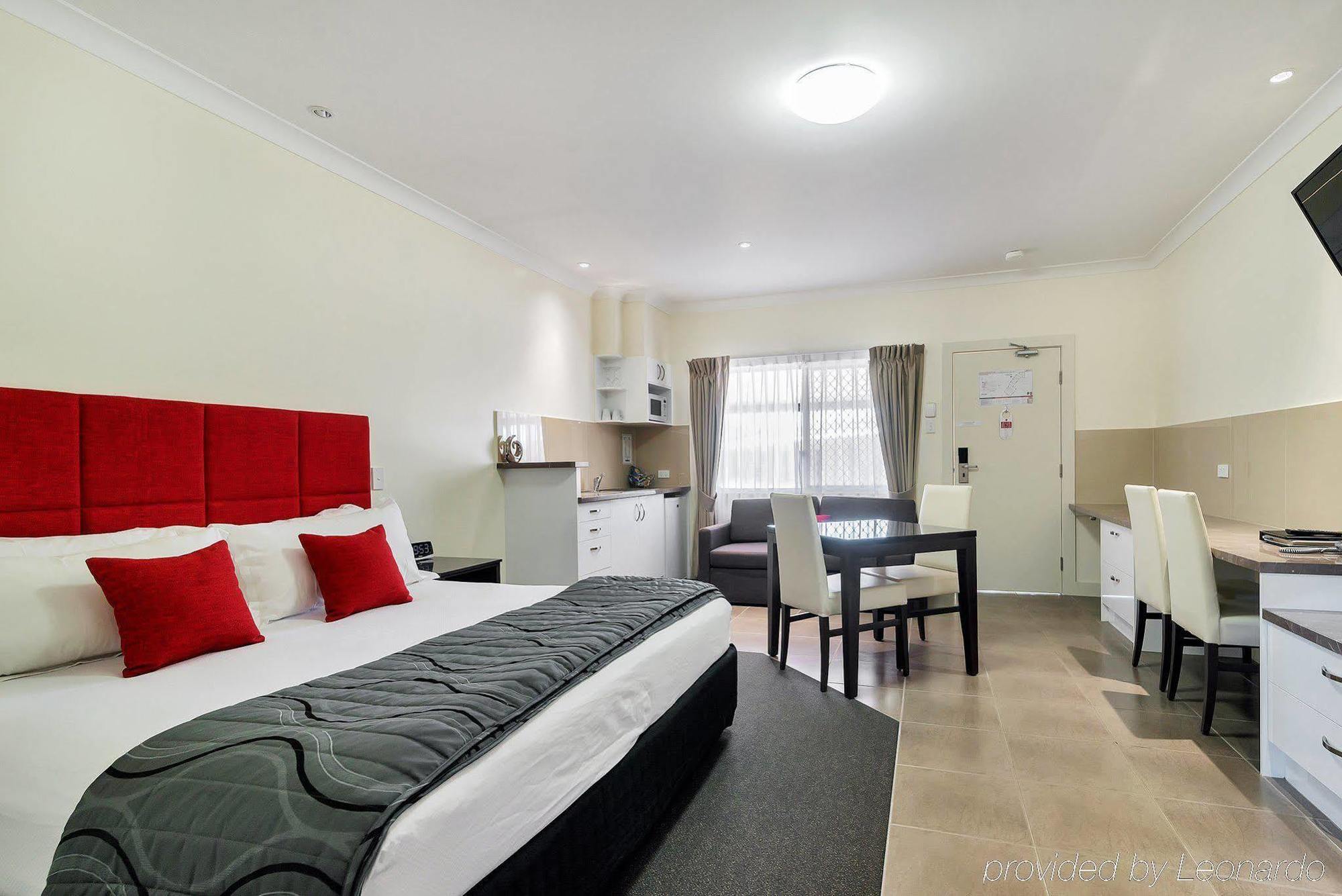 Swagsman Motel Miles Extérieur photo